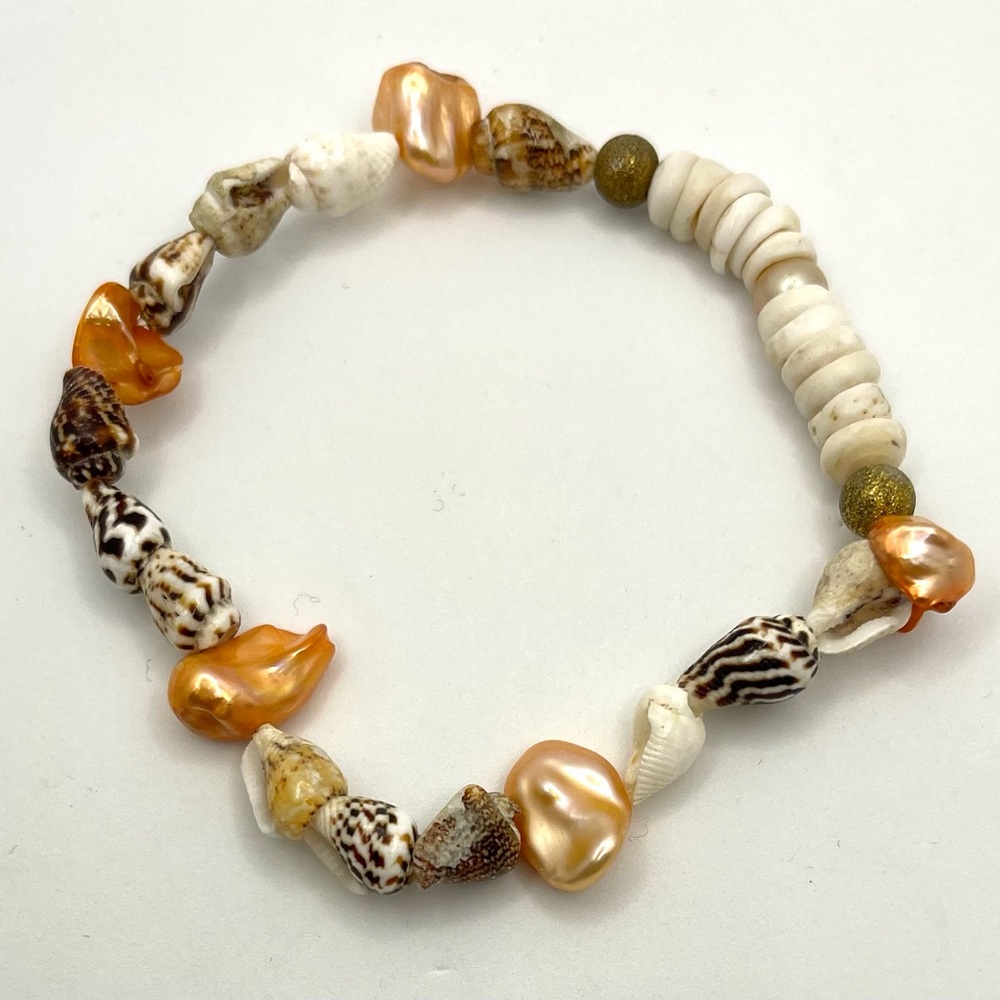 Natural Sea Shell & Hawaiian puka shell elastic bracelet